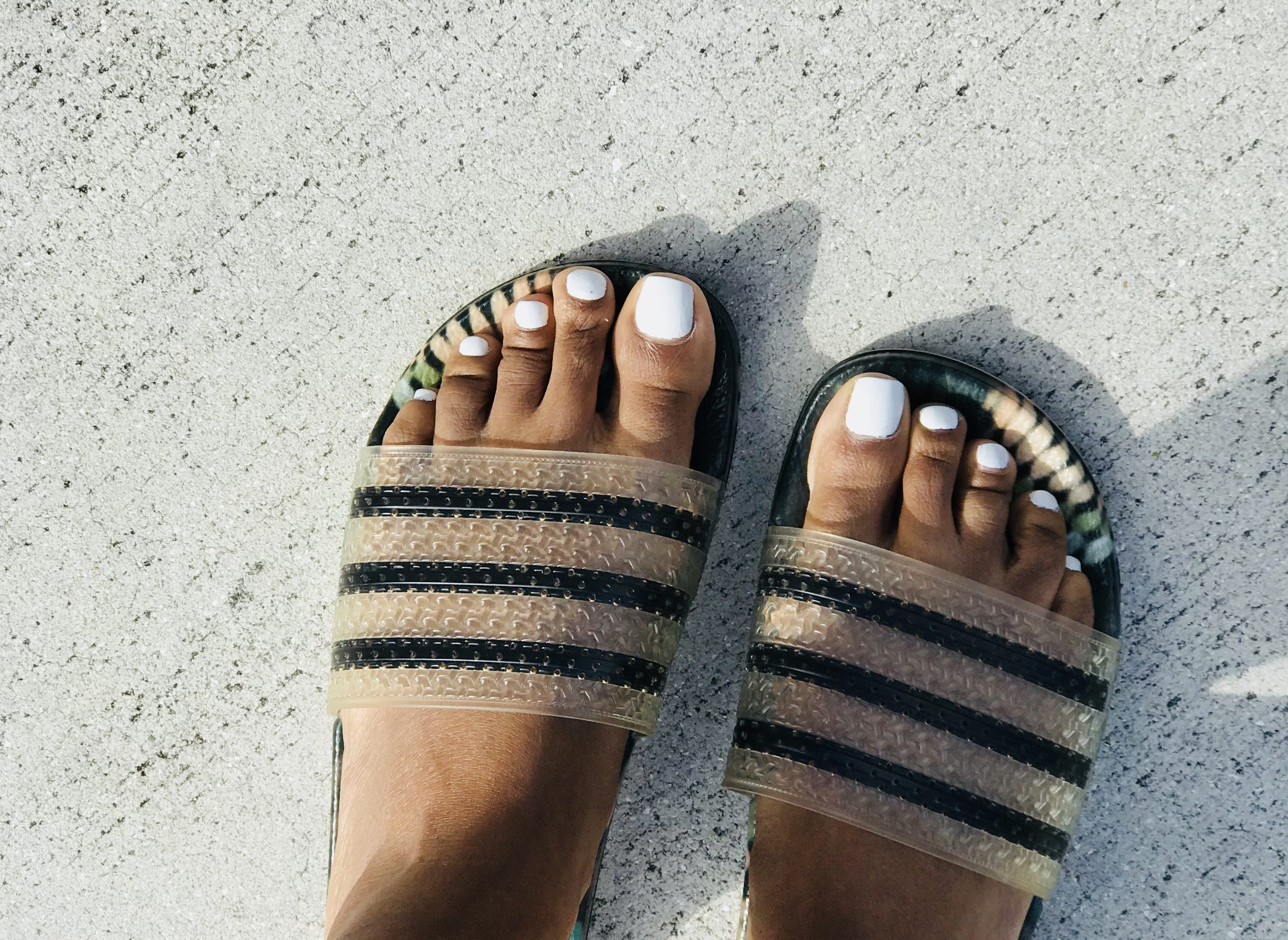 Ten White Toes: A Guide To Rocking White Nail Polish Effortlessly | The  Squeeze Daily